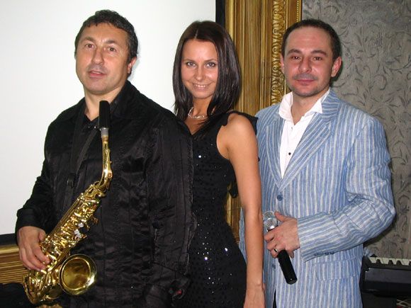 Олеся Лебедь и музыканты группы «Олеся»